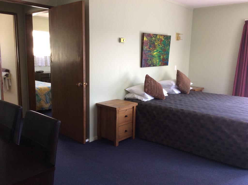 อชูเร คาปิติ คอร์ต โมเทล Motel ปาราปาราออมู ภายนอก รูปภาพ